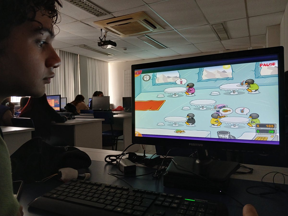 yonleest's tweet image. #trabalhando