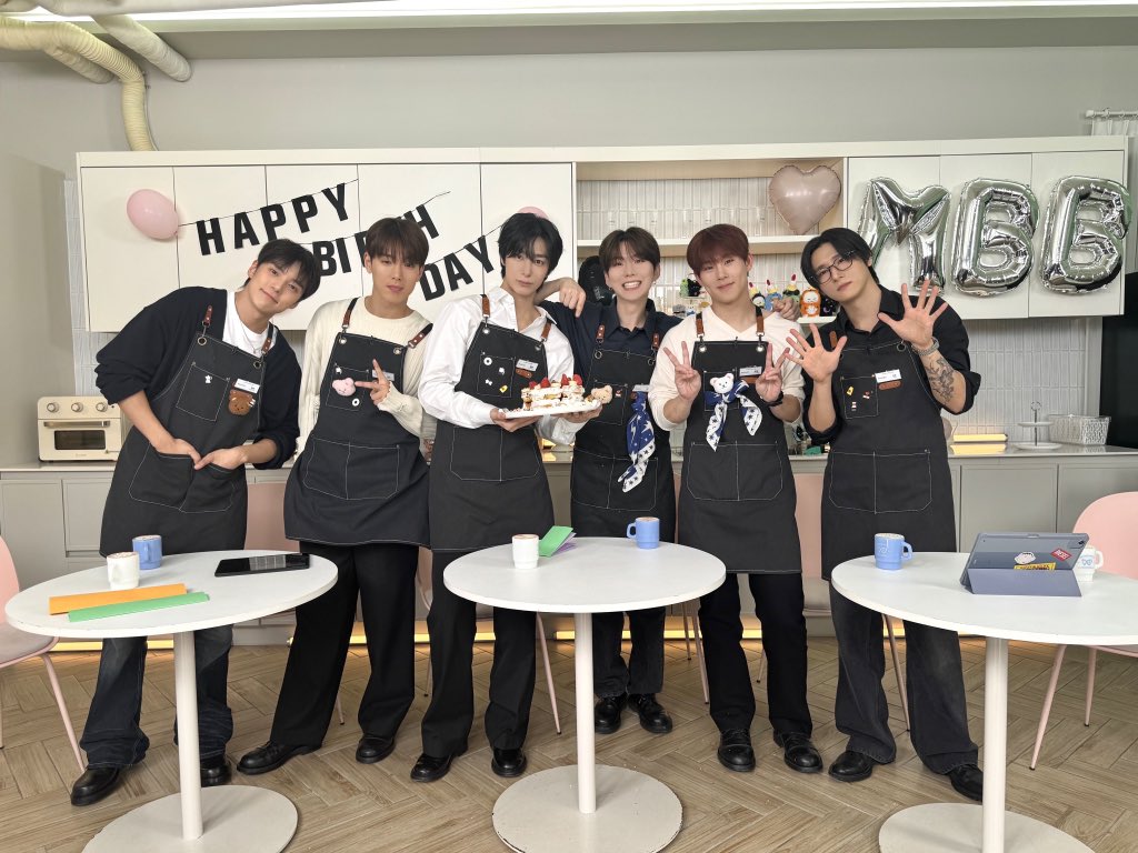 𝟮𝟱𝟬𝟵𝟮𝟲 𝗠𝗢𝗡𝗕𝗘𝗕𝗘
𝟭𝟬𝗧𝗛 𝗕𝗜𝗥𝗧𝗛𝗗𝗔𝗬 🎉

10年目の常連さん、#MONBEBE !
いつもお越し頂き有難うございます 😌☕️
今日は #MONSTAX が特別なデザートとお祝いを準備しました🎂✨
モンベベ、お誕生日おめでとう！

#モンスタエックス #몬스타엑스 #MONSTA_X
#몬베베