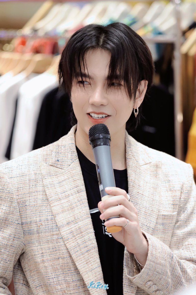 P’jak 🤔
<a href="/JakeB4rever/">BIU.</a> 
BUILD EXCLUSIVE COLLABORATION
#ISSUEFashionShowxBuild
#BuildJakapan
#Beyourluve