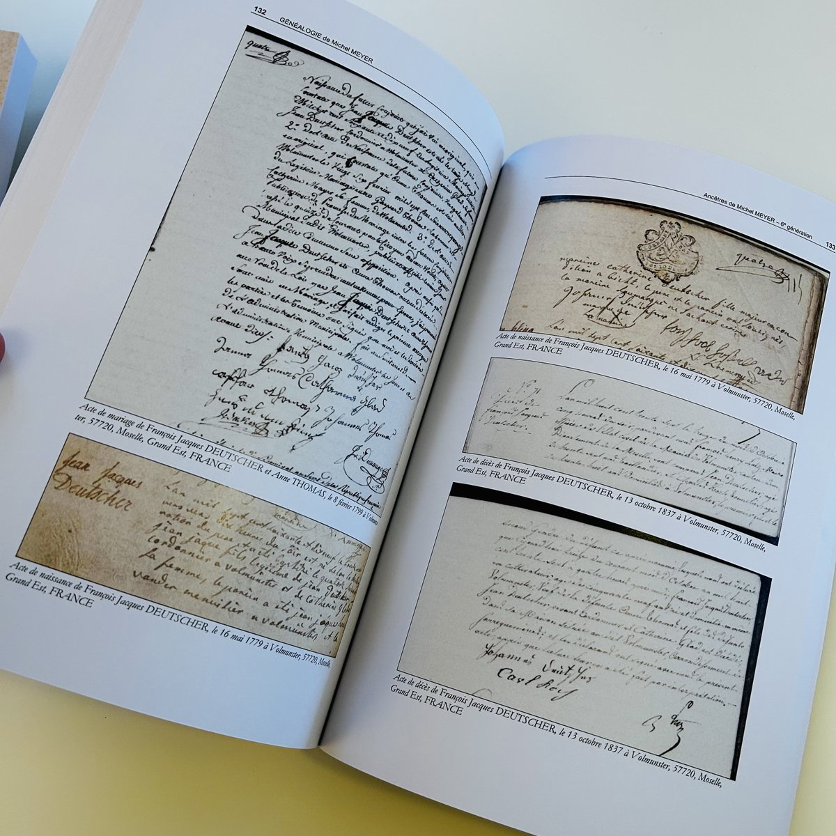 gwolf's tweet image. J'ai hâte de remettre à mon client le résultat de plusieurs mois de recherches dans les archives de la Moselle et de la Sarre, mises en valeur dans ces livres regroupant l'ensembles des photos, actes et filiations sur 7 générations ! #genealogie #genealogistefamilialprofessionnel