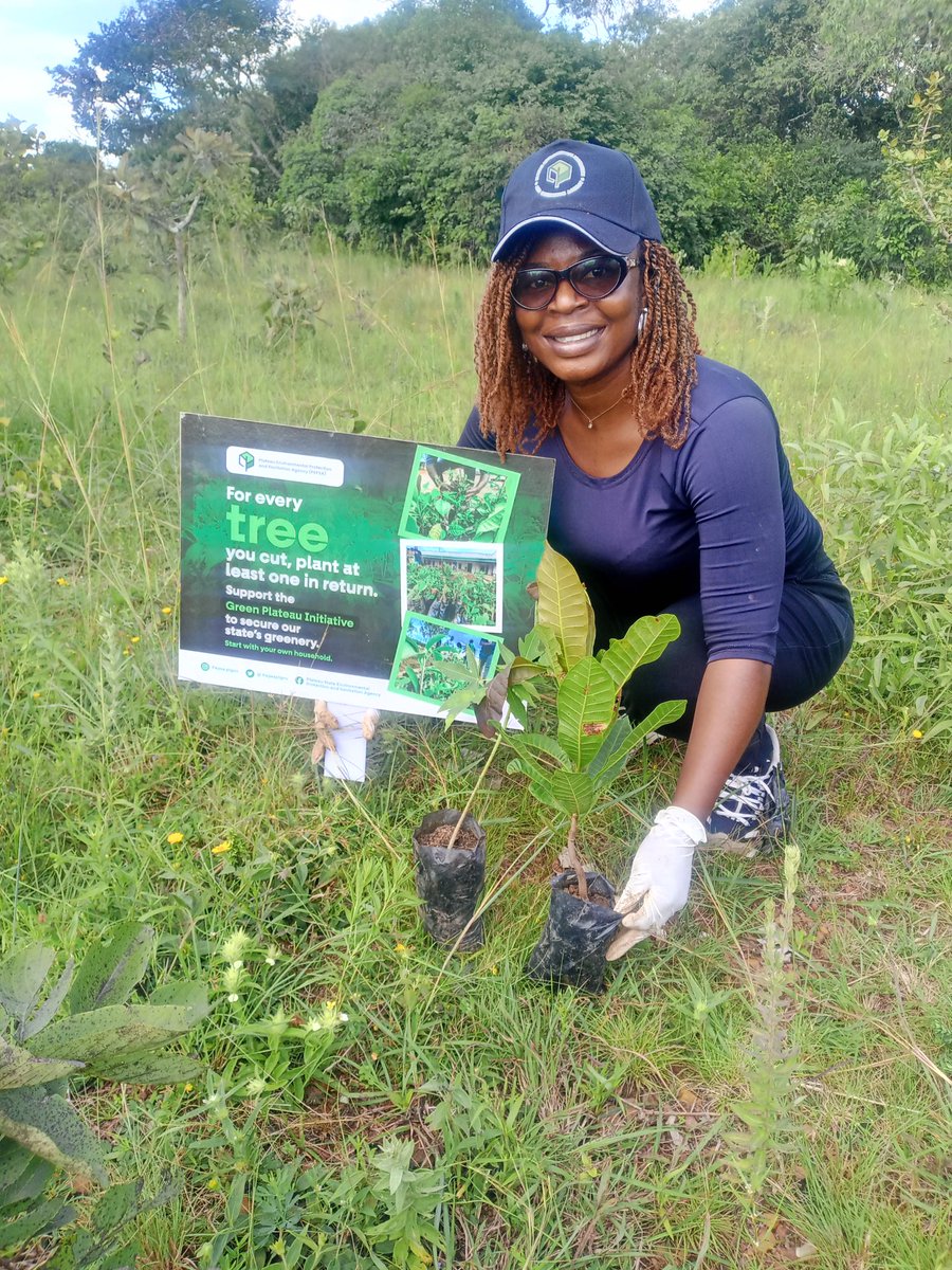gracepam26852's tweet image. Special appreciation to PEPSA and the Director General-Samuel Nathaniel Dapiya for their leadership in driving sustainable action and inspiring communities to protect our environment. Together, we can make Plateau State cleaner, greener, and healthier🌳💧💚#ClimateAction #PEPSA