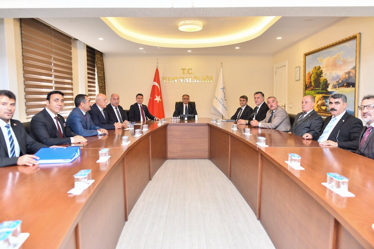 Valimiz Sn. Ozan Balcı, İlçe Ziraat Odaları başkanlarıyla bir araya gelerek talep ve sorunlarını dinledi.

<a href="/valiozanbalci75/">Ozan Balcı</a>