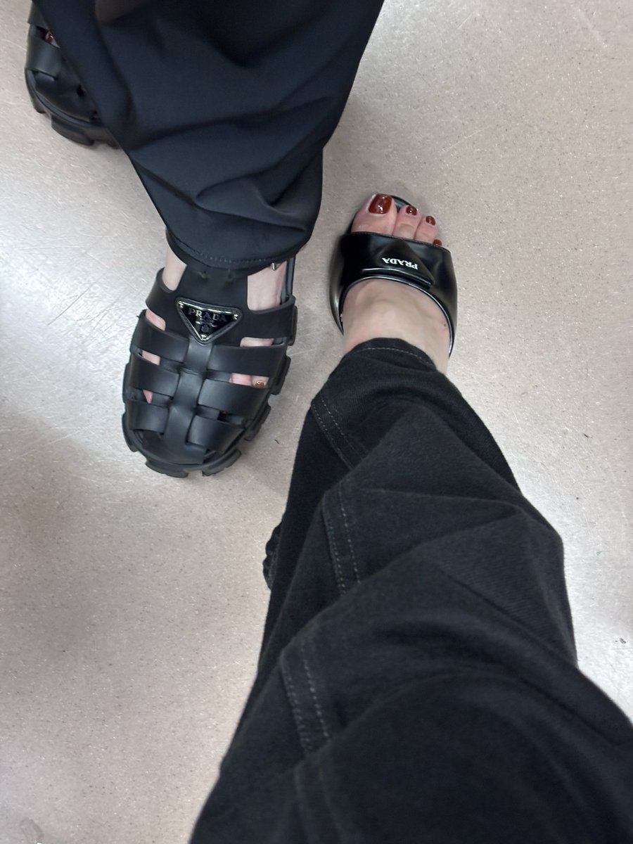 今年よく履いたPRADA、そろそろしまいます。