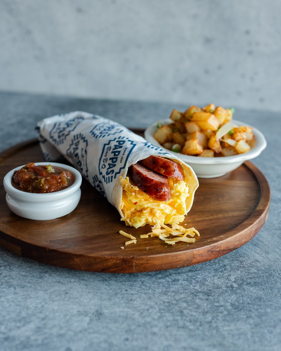 PappasBarBQ's tweet image. How to &quot;TGIF&quot; properly: start the day with breakfast tacos. 

Bacon, chorizo, pork link, brisket, potato… which morning pick-me-up are you picking?

Available M-F, 6:30-10 am #BetterBreakfastDay #BreakfastTacos #PappasBarBQ
