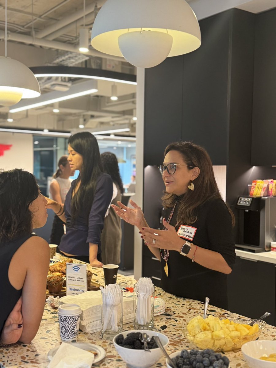 Mellie Chow tweet media