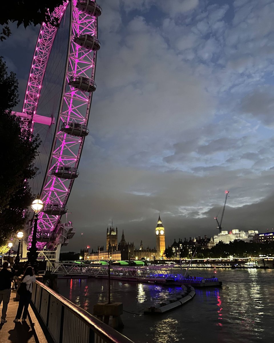 Client meetings are definitely better with a side of ice cream and night time London views! 🍦🎡

The team have all been working hard, laughing often, and reminding one another that the best connections happen when you’re having fun! 💖

#ExtravaganzaPromo #ClientMeetings