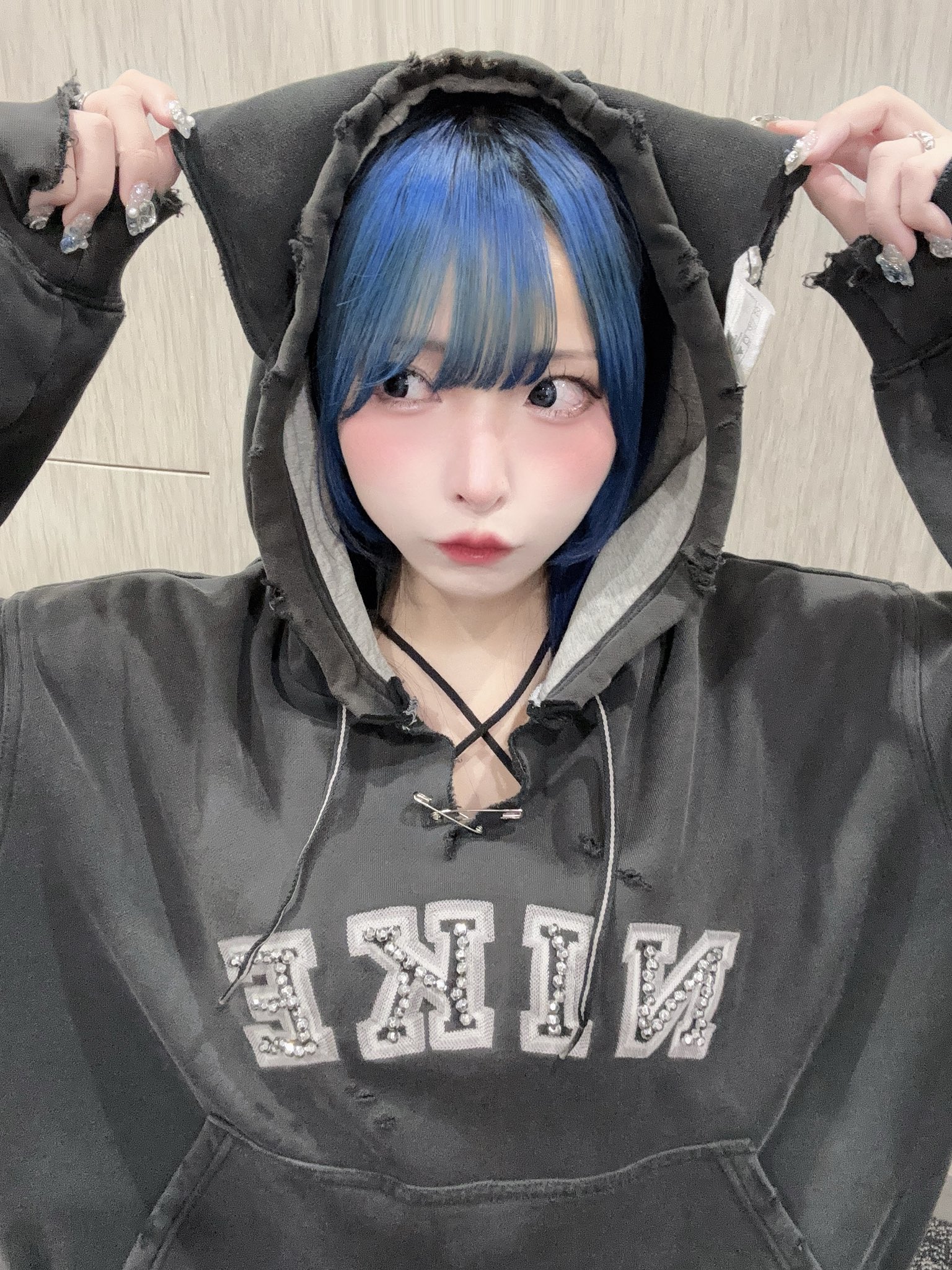 にゃん - অনুসন্ধান / X