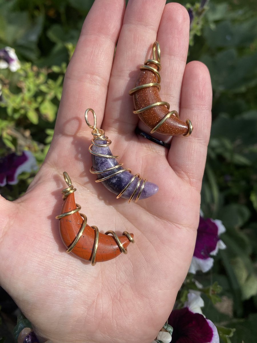 lots of crystals under $10 — come check them out 🪄🔮✨

🌿 free shipping on all orders over $35 using code: FREESHIP 🌿

crystalmagickbylex.bigcartel.com