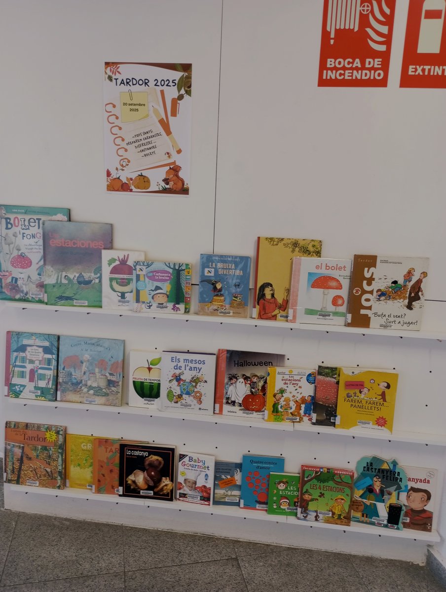 #tardor #aparador #infants 
#quèfemalesbiblios  <a href="/ajlaseu/">Ajuntament de la Seu d'Urgell</a> @culturalaseu #bibliotequeslleida  <a href="/bibliotequescat/">Biblioteques</a>