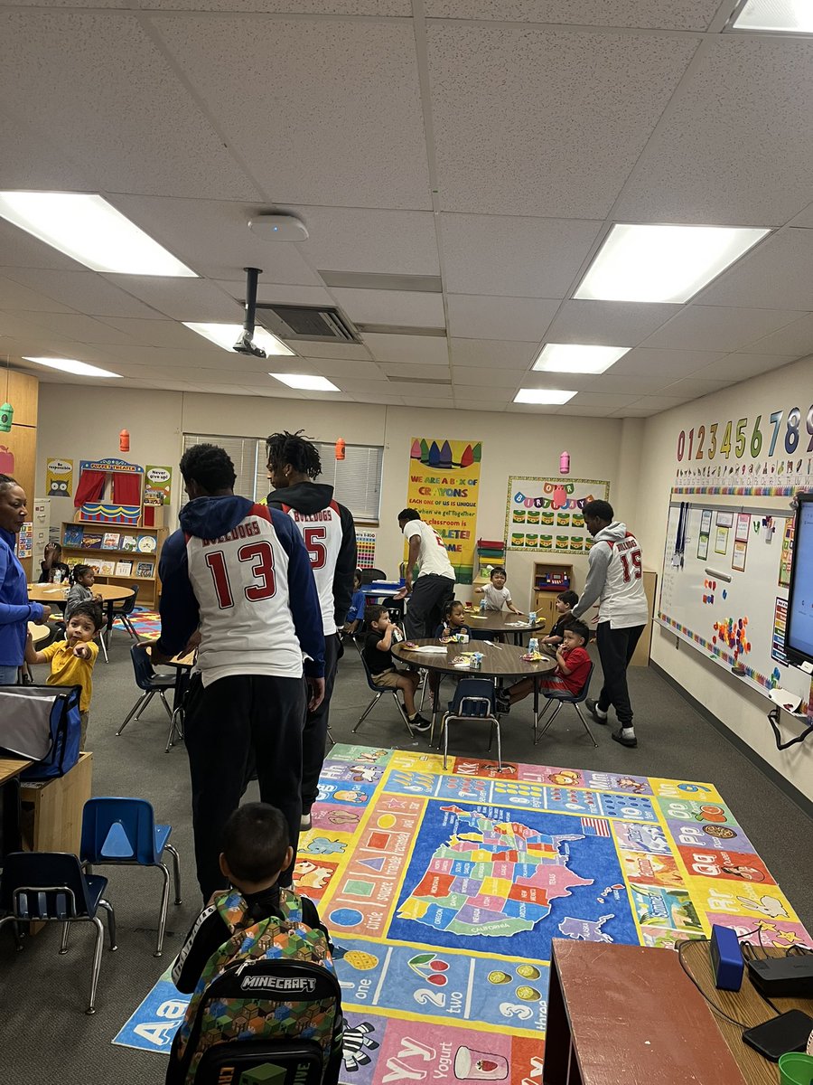 High Five Friday!!! 

Big thank you to Carroll Elementary for hosting us today! 

🐶🐾🏀

<a href="/NCBulldogsAD/">Michael Landers</a> <a href="/CorsicanaISD/">Corsicana ISD</a> <a href="/TheDailySun/">Corsicana Daily Sun</a>