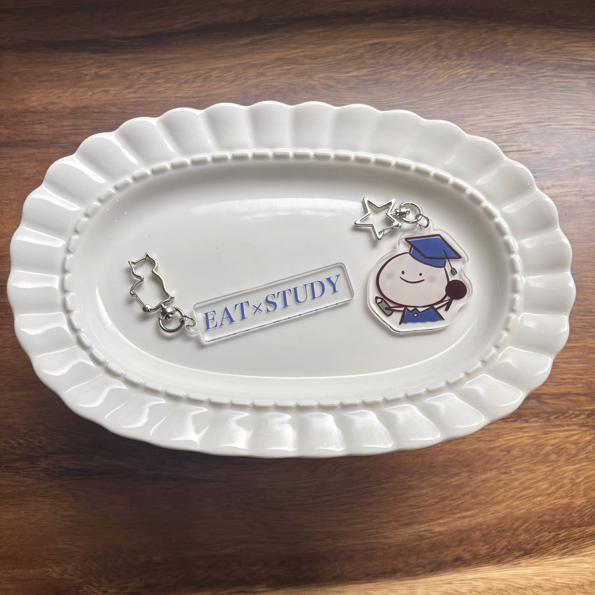 ayameloday's tweet image. 【子ども企画いーすたサポート企画】

🎓新サポートグッズ🎓
◎いーすたくんアクキー
◎ステッカー

今回のサポート企画では
「子どもへアクキープレゼント
＆支援者様へはデジタルサポート証」
という支援枠も用意させていただきました🙇

発売は28日(日)20:00〜
詳細は👇

bocciscafemenu.stores.jp