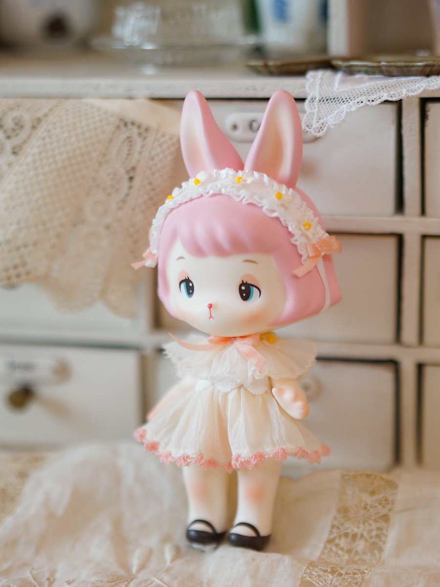 子羊ちゃんの新しいお洋服？
とりあえずうさぴょんが着てみよー！
ね、ね、可愛い(≧∀≦)

#QLYwork