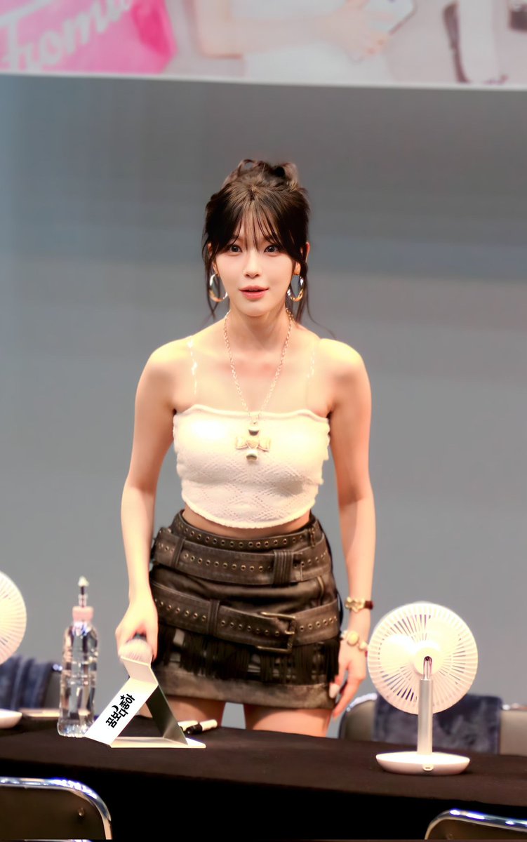 eyecontact0124's tweet image. 250703 애플뮤직 팬싸인회 백지헌
#fromis_9 #프로미스나인 #백지헌