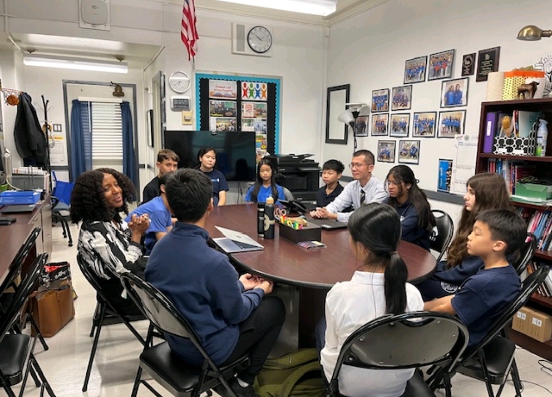 bleekerpride's tweet photo. Our students shared what helps them learn during a student panel with Citywide Mathematics Instructional Lead, Kathy Grandchamps. Together, we shape strong learning and effective implementation of NYC Solves. Thank you, Ms. Grandchamps, for your visit and support. @bleekerpride https://t.co/NOKMiOERg7