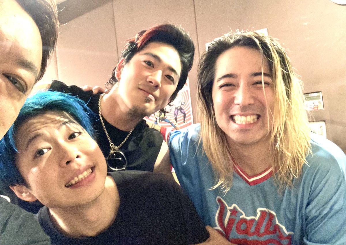 ナッシングスからのサバプロ
赤と青の灯りが似合うライブ
両バンド凄まじく良かった👍
サバプロ脂乗ってるね！
良きツアーを！また来いな！