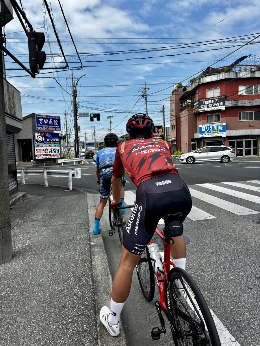 久しぶりにオノデライダーと一緒に走ったら、最後の最後で真理さんが現れた。

また『弟子の弟子は弟子だから』といういつもの話を聞かされて、後ろをついて行く師匠思いの二人🐗🐗