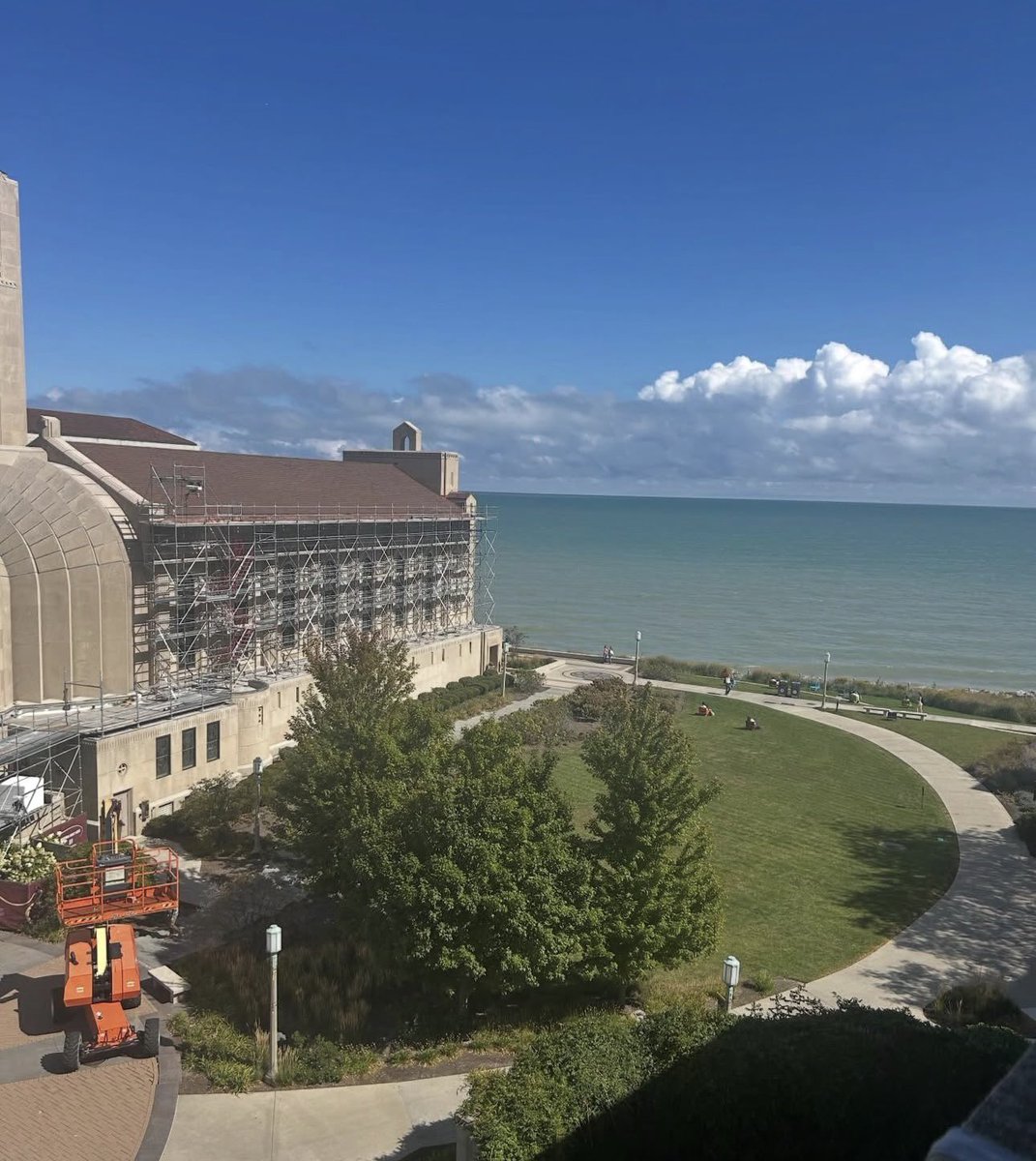 Thank you <a href="/RamblersWBB/">Loyola Women's Basketball</a> for an Amazing visit!! The campus was BEAUTIFUL and the coaches were super fun!! I look forward to coming back to see a game. 

<a href="/LNGB_Coach/">Coach Stephen Thomas</a> <a href="/lnwildcats/">LN Wildcats</a> <a href="/WVThunderS4017U/">West Virginia Thunder S40/P24 16U & 17U (Perry)</a> <a href="/CoachTJPerry/">T.J. Perry</a>