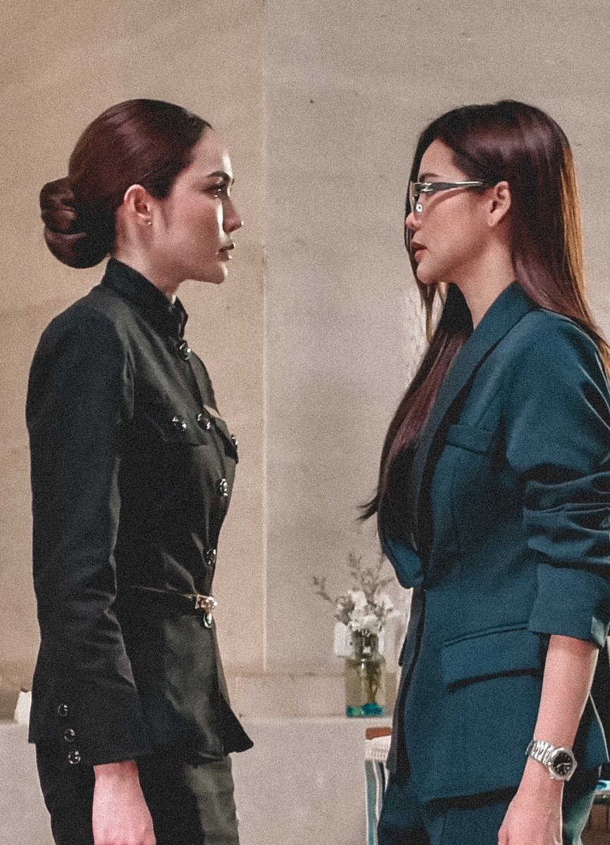 oh the tension 👉👈

THE WATER Q2 SHOOTING
#นทีร้อยเล่ห์คิว2 #อิงล็อต