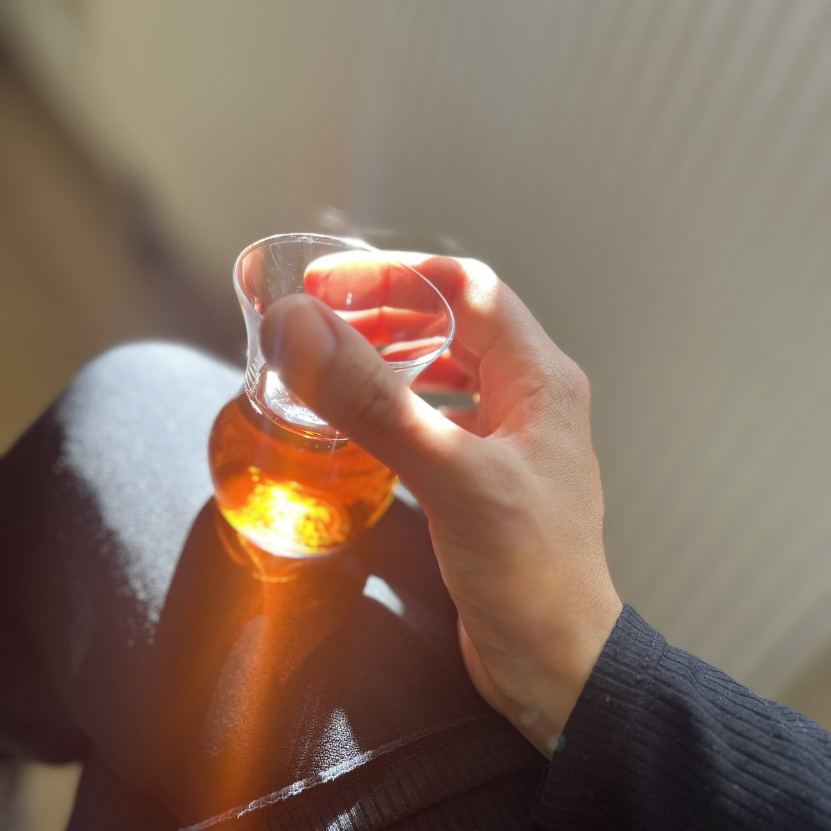 Anın içinde, çaya bir tutam güneş vurunca 🌞