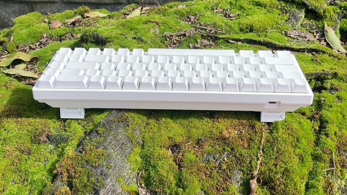 Friday post with a new keyboard. Beautiful, white version of Fun68 was sent to me by <a href="/MonsGeek/">MonsGeek</a> - thank you guys!