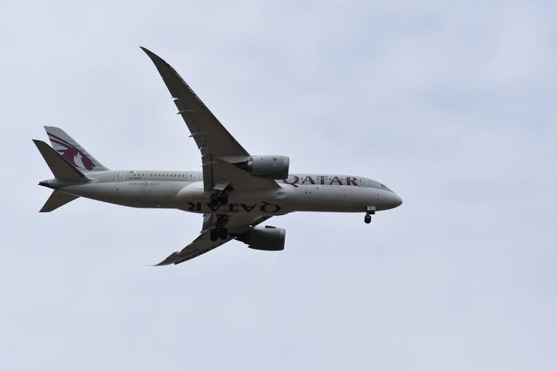 L'utilisation actuelle avec un vent totalement sud-est est surprenante et nous ne parvenons pas à obtenir l'explication de ce maintien incompréhensible de la 01 pour les atterrissages