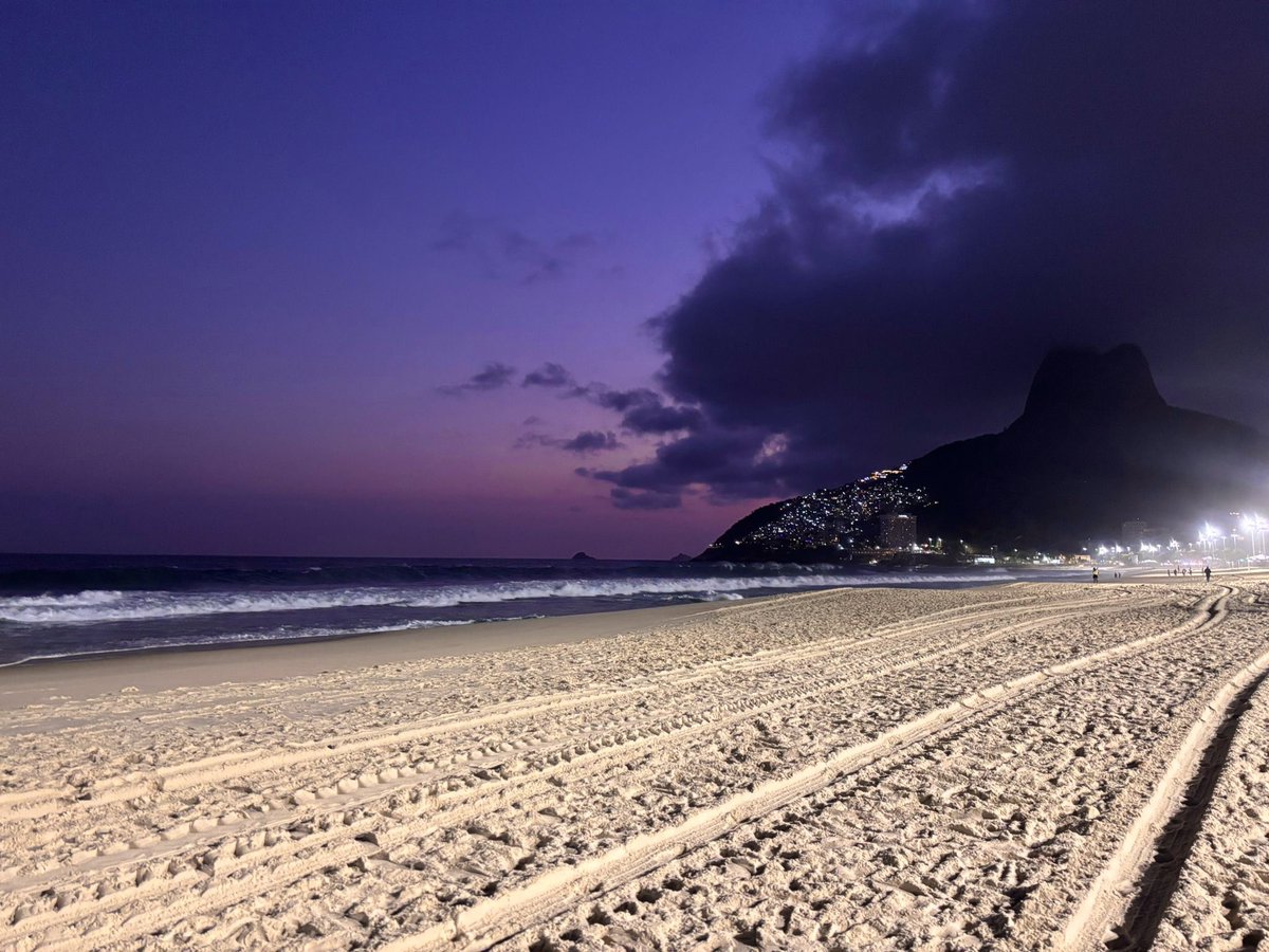 fragmentpilled's tweet photo. do you wanna come watch the indigo sunset with me https://t.co/kw7yBy6ROA
