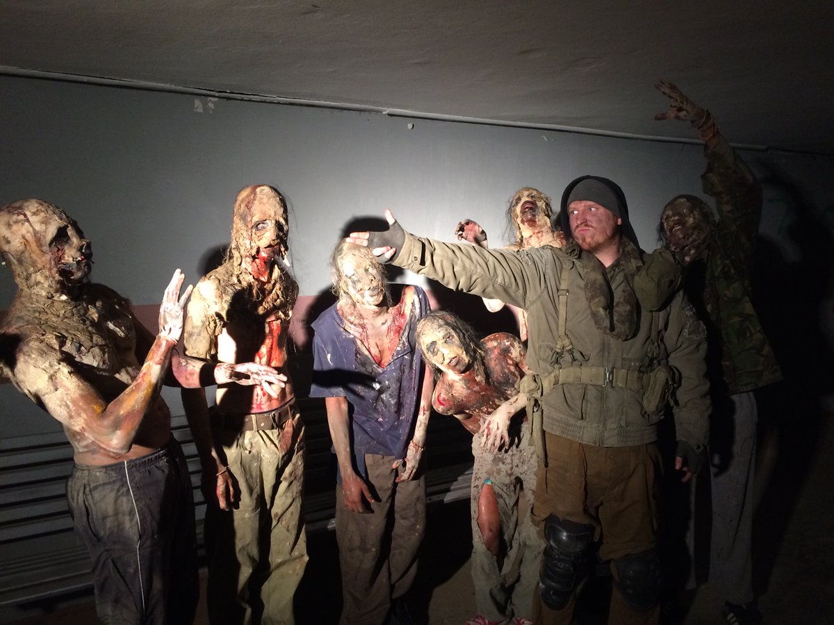 I found this great pic from behind the scenes of "Broken Darkness" Directed by the talented Christopher-Lee Dos Santos back in 2016