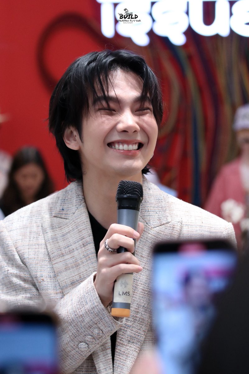 ยิ้มแบบเป็นมิตรรรรรรรรรร มิตรพล เพราะมันหวานนนนนนเจี้ยบบบบบบบบบบ

BUILD EXCLUSIVE COLLABORATION

#ISSUEFashionShowxBuild

#BuildJakapan <a href="/JakeB4rever/">BIU.</a> 
#Beyourluve