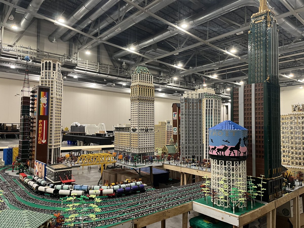 AndyCurtisTV's tweet image. Hit the bricks kid!
@brickworld is back in Grand Rapids @DeVosPlaceMeet starting Saturday.
Enjoy legos without the surprise of stepping on them. #legos #LeGomyLego