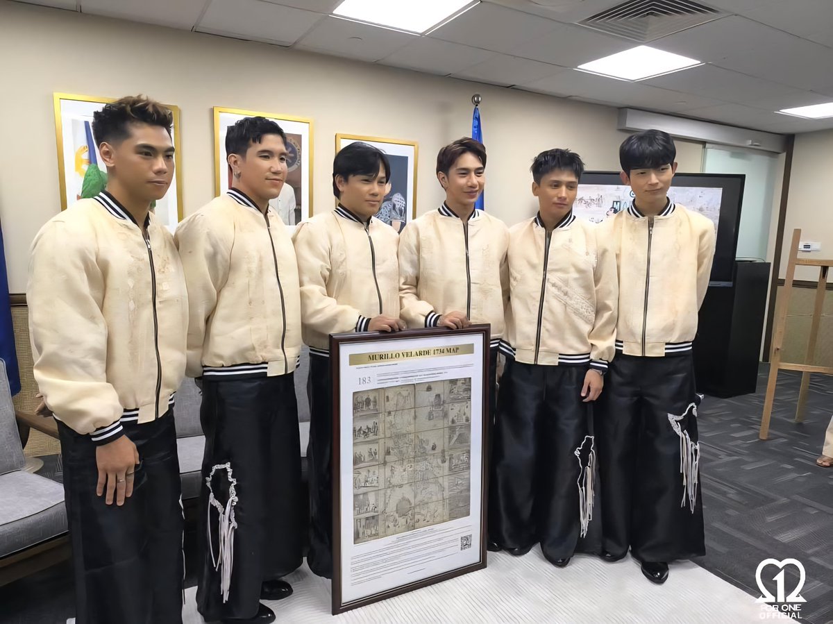 1st One proudly carries the Murillo Velarde 1734 Map—a symbol of cultural pride and heritage—as they represent the Philippines in Music Matters Live 2025 in Singapore

1ST ONE AT MUSIC MATTERS
<a href="/1stoneOfficial/">1ST ONE</a> #1stOne
#1stOneMYV #MMLive25