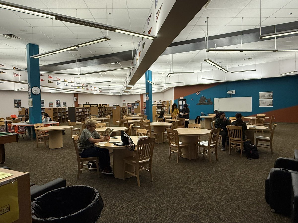 PHHSLibrary's tweet image. We kicked off our monthly Breakfast with Books at Sparta today. Join us every month to check out some good books and start off your day with some sweet treats! @PHills_HS