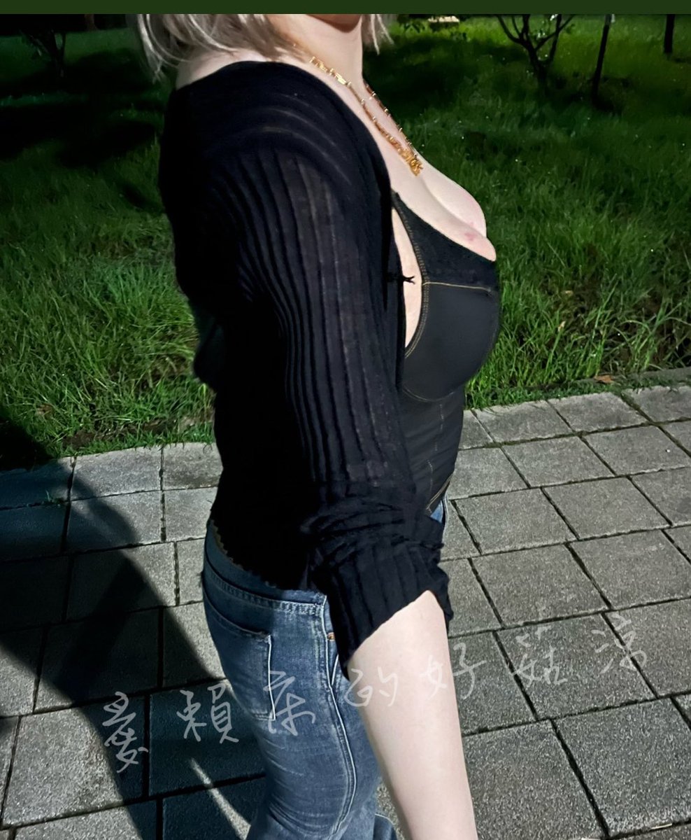 明天晚上的我
會出現在高雄
帶著一點壞心情和餓
可否急一頓晚餐和抱抱呢？