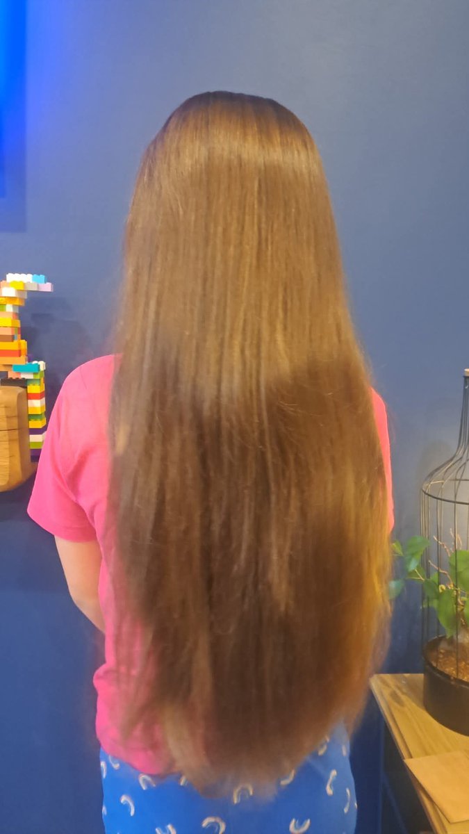 Very proud of my daughter, who has decided to cut her hair for her Birthday to donate to the Little Princess Trust ❤️

Each wig costs the Trust £700 to provide, and Elizabeth is fundraising for her big cut - all donations welcome! 👇

justgiving.com/page/elizabeth…