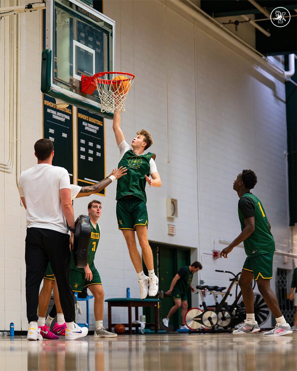 UVMmbb's tweet image. 𝐅𝐢𝐫𝐬𝐭 𝐨𝐟𝐟𝐢𝐜𝐢𝐚𝐥 𝐰𝐞𝐞𝐤 𝐨𝐟 𝐩𝐫𝐚𝐜𝐭𝐢𝐜𝐞 😤