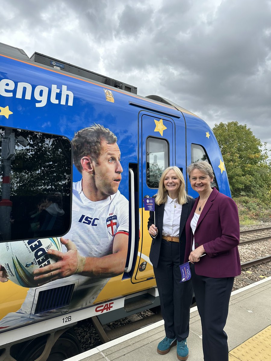 northernassist's tweet image. Joined by Rob’s family, @MayorOfWY, @YvetteCooperMP @mndassoc our colleagues and friends to mark this special unveiling of the Rob Burrow CBE train.

Together we celebrate his strength, courage and legacy. 💙 

#RobBurrow #NorthernTrains