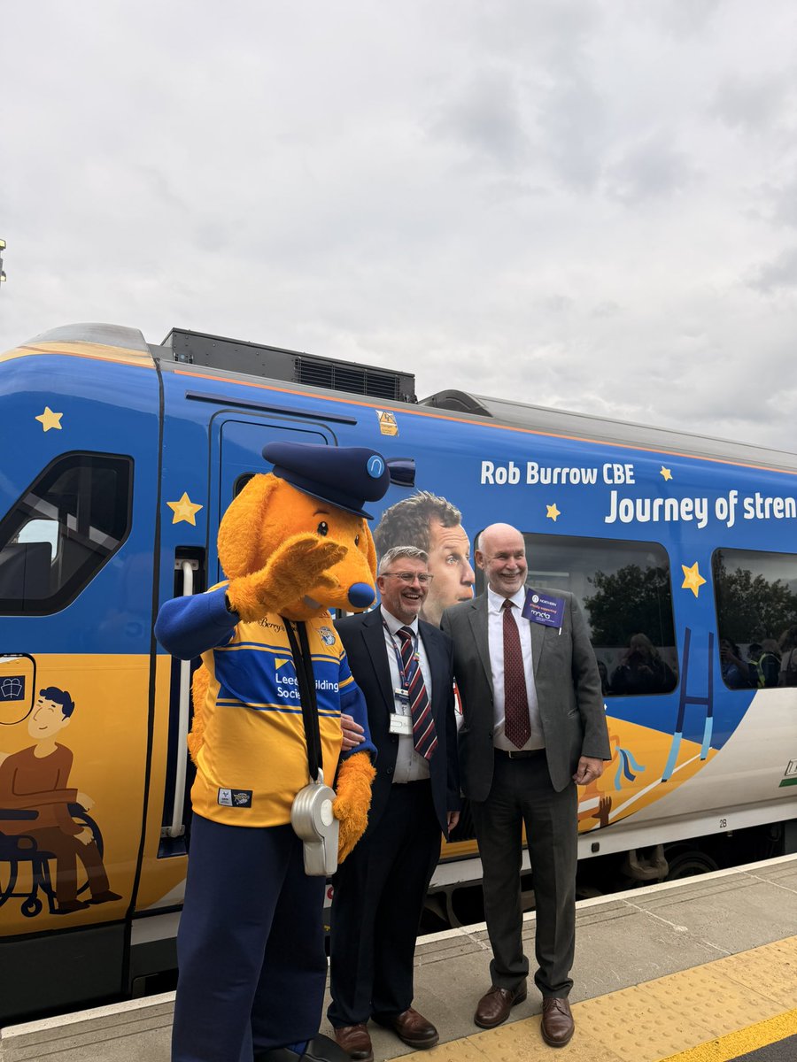 northernassist's tweet image. Joined by Rob’s family, @MayorOfWY, @YvetteCooperMP @mndassoc our colleagues and friends to mark this special unveiling of the Rob Burrow CBE train.

Together we celebrate his strength, courage and legacy. 💙 

#RobBurrow #NorthernTrains