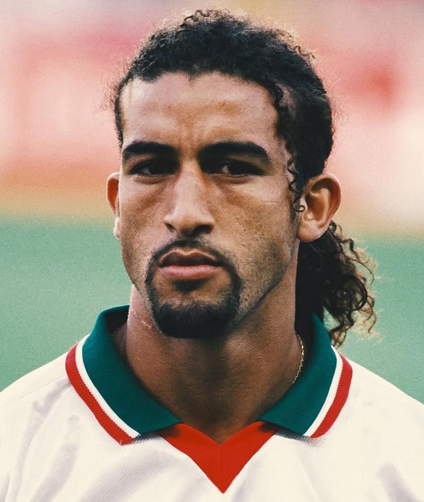 ActuFootMaroc's tweet photo. 🔴 « 𝗦𝗜 𝗛𝗔𝗞𝗜𝗠𝗜 𝗝𝗢𝗨𝗔𝗜𝗧 𝗣𝗢𝗨𝗥 𝗟’𝗘𝗦𝗣𝗔𝗚𝗡𝗘, 𝗜𝗟 𝗦𝗘𝗥𝗔𝗜𝗧 𝗦𝗢𝗜𝗧 𝗕𝗔𝗟𝗟𝗢𝗡 𝗗’𝗢𝗥, 𝗦𝗢𝗜𝗧 𝗗𝗘𝗨𝗫𝗜È𝗠𝗘 ! »

Mustapha Hadji 𝗖𝗔𝗦𝗛 à propos du Ballon d'Or ! 😳

« Il a marqué en quart de finale, en demie et en finale de Ligue des Champions. Il a été régulier toute la saison. Que peut-il faire de plus ? Ça me dépasse ! 

Dembélé mérite son Ballon d'Or, même si j'aurais placé Hakimi à la première place. Mais qu'il soit 6e au classement c'est un scandale. » 🤬
