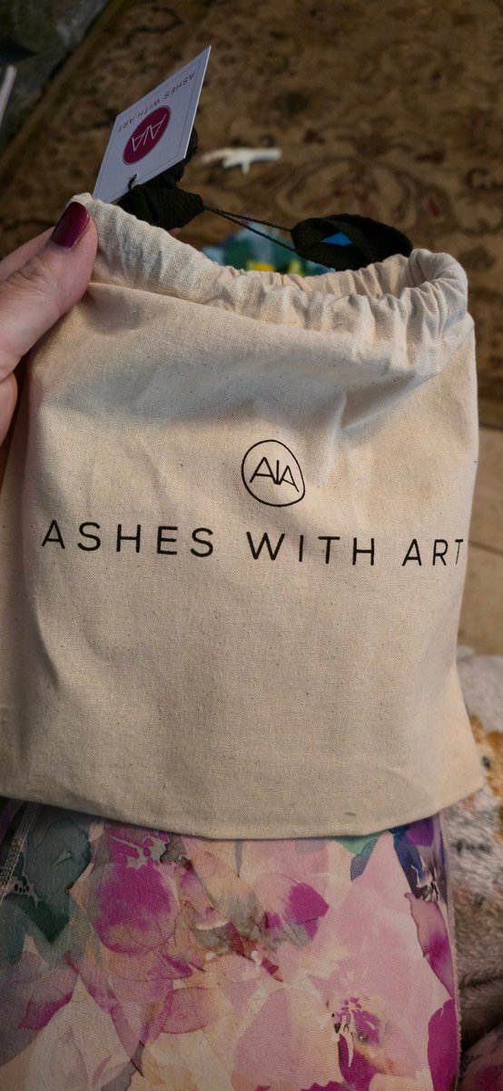Thank you <a href="/asheswithart/">Ashes With Art</a> it's beautiful #GlassHeart (grr I cant get rid of that n 🎶  symbol)