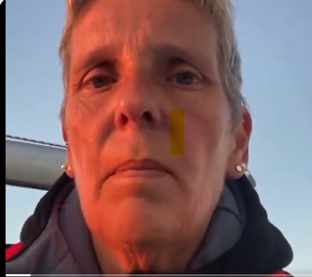 Free4futur99001's tweet image. Per la serie "Chi c'è sulla Flotilla" vi presentiamo Sarah Wilkinson "giornalista" inglese, già arrestata lo scorso anno dalla polizia in UK per fiancheggiamento al terrorismo.
Per non farsi mancare nulla, è una negazionista della Shoa.