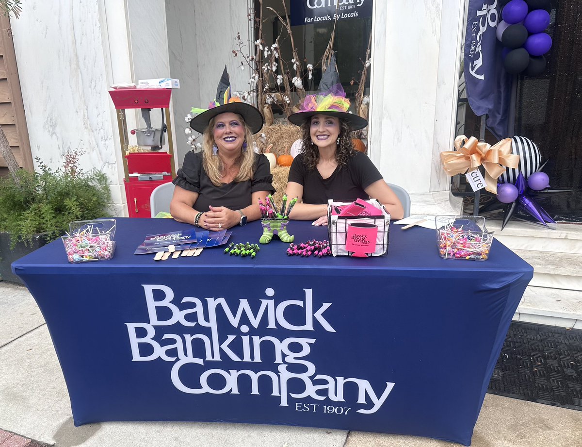 Witches night out in Boston last night!🧙‍♀️🧹Thanks to everyone who stopped by, we had such a spook-tacular time! 🦇
