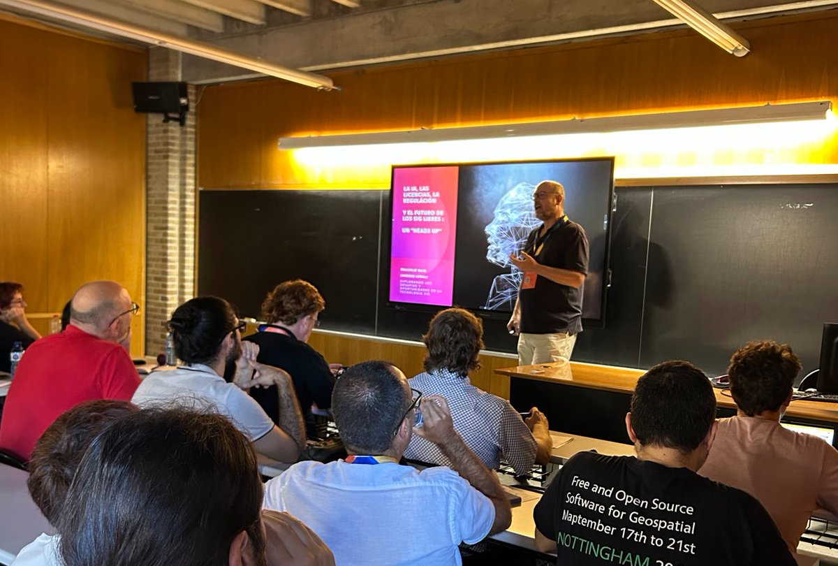 🧭 #AcrossOnStage | IA, SIG y legalidad en el foco.  

El 18/09, nuestro socio Malcolm Bain participó en #SIGLibre2025 (Universitat de Girona), abordando licencias, riesgos legales y el impacto del #AIAct en proyectos geoespaciales.  

¡Gracias por contar con nosotros!