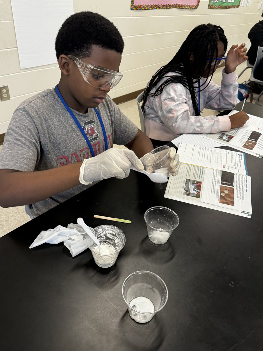 BMSatRSD2's tweet image. s/o to Ms. Young & her 7th gr. scientists seen here creating balls from a chem reaction, using synthetic materials! #makinglearningfun
#whyweteach
#bmsmakeithappen
#leadthestory
@RichlandTwo @MazyckKaris