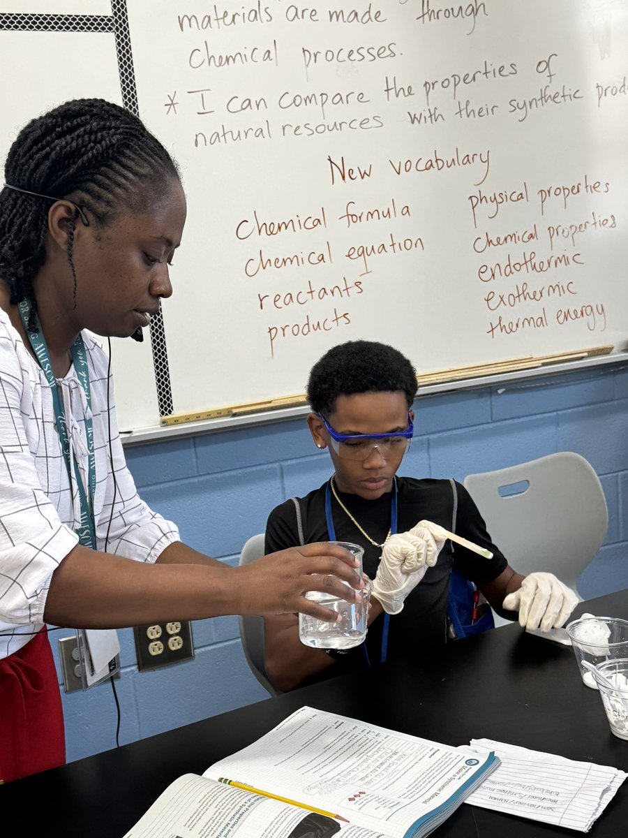BMSatRSD2's tweet image. s/o to Ms. Young & her 7th gr. scientists seen here creating balls from a chem reaction, using synthetic materials! #makinglearningfun
#whyweteach
#bmsmakeithappen
#leadthestory
@RichlandTwo @MazyckKaris