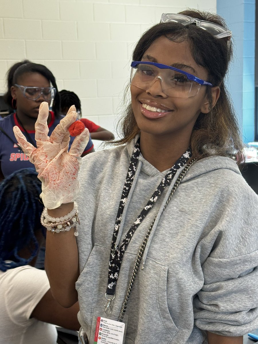 BMSatRSD2's tweet image. s/o to Ms. Young & her 7th gr. scientists seen here creating balls from a chem reaction, using synthetic materials! #makinglearningfun
#whyweteach
#bmsmakeithappen
#leadthestory
@RichlandTwo @MazyckKaris