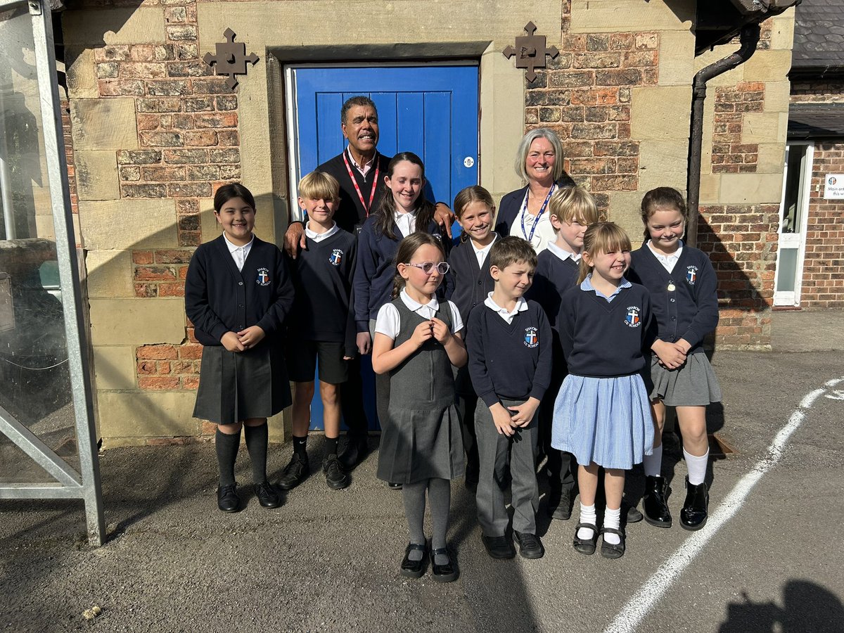 chris_kammy's tweet image. Lovely morning in Ripon ❤️ visited a school that named a class after me & chatted to the whole school. Thanks for the welcome 🙏🏾 a few of the pupils & the headmistress 👇🏼