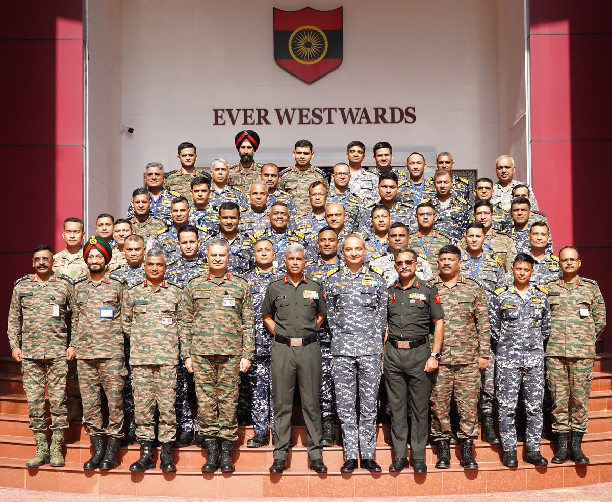 westerncomd_IA's tweet image. #CapabilityDevelopment
#Synergy

HQ #WesternCommand hosted the 38th Naval Higher Command Course, offering an operational and logistics overview and highlighting its key role in #OperationSINDOOR and national security. Lt Gen #ManojKumarKatiyar, PVSM, UYSM, AVSM, #ArmyCommander,…