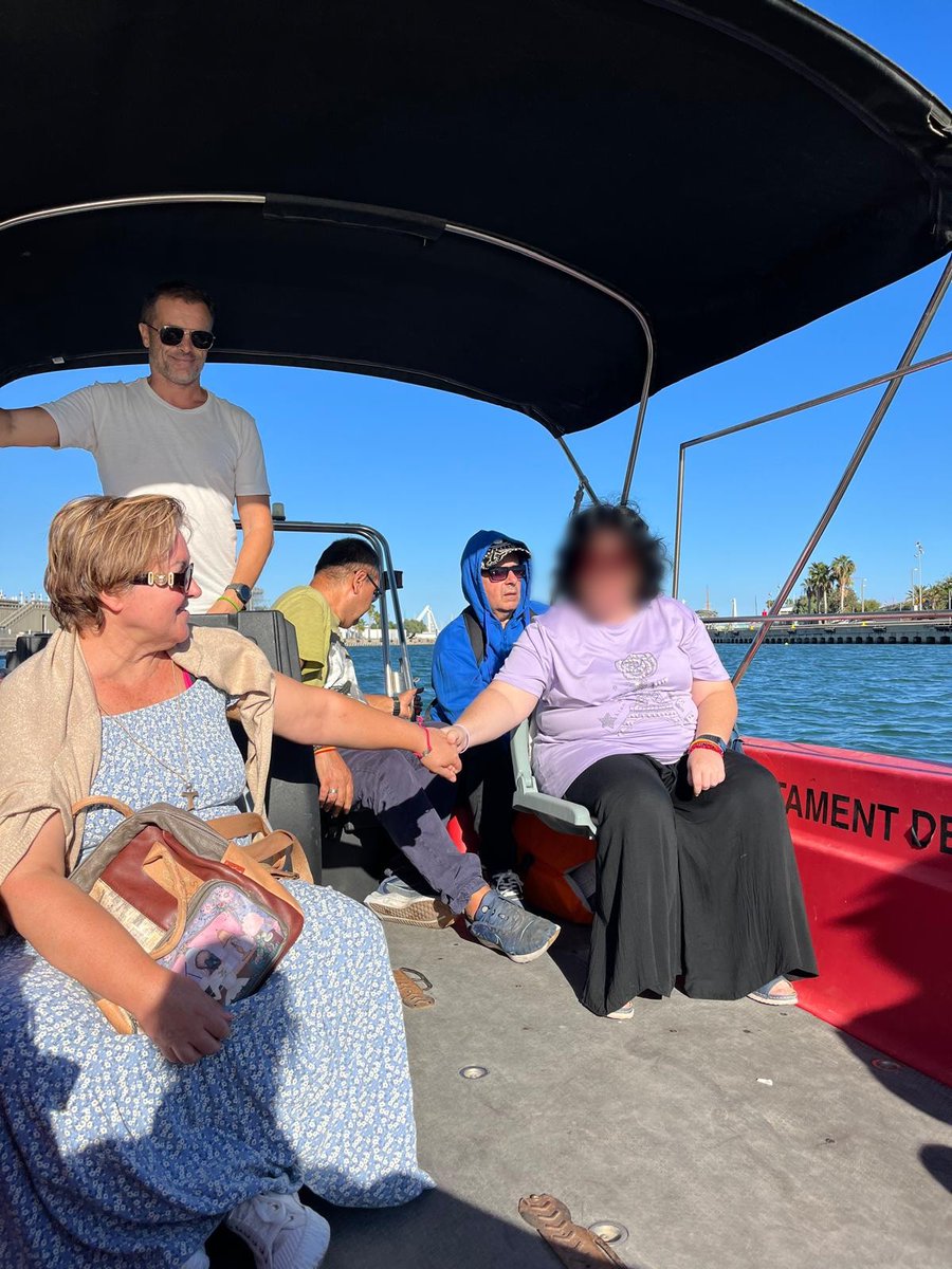 En 23 de septiembre pudimos disfrutar de un paseo por el puerto de Valencia gracias al proyecto "Vamos al Mar sin Límites" de la a Asociación Náutica Inclusiva. Con este proyecto pretenden fomentar la inclusión a través de actividades náuticas para personas con discapacidad.