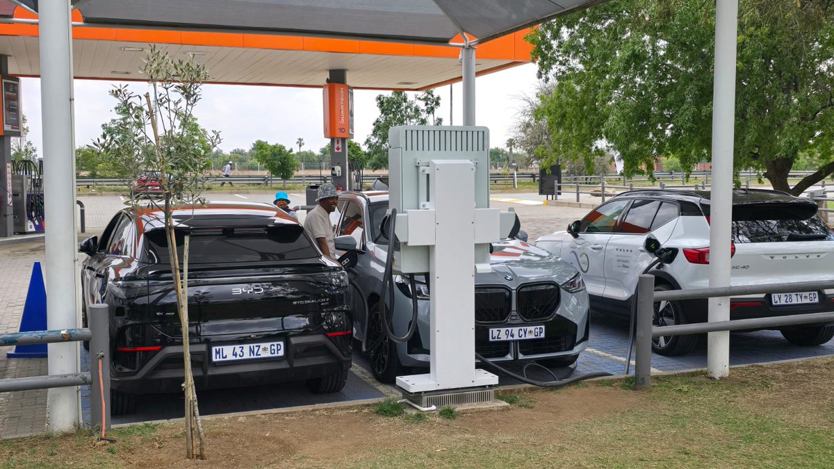 GridCars.net tweet media