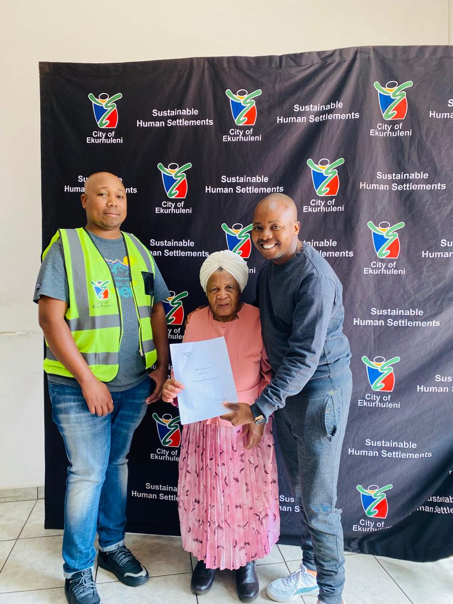 ANC_EKU_OFFICIA's tweet photo. 📍 Vosloorus CCC - Title Deeds Distribution 

Earlier today, residents of Ward 44 and Ward 64 proudly received their title deeds, marking a new chapter of dignity, security, and ownership.  

#RestoringDignity #TitleDeeds #Ward44 #Ward64 #Vosloorus https://t.co/26emfFmySX