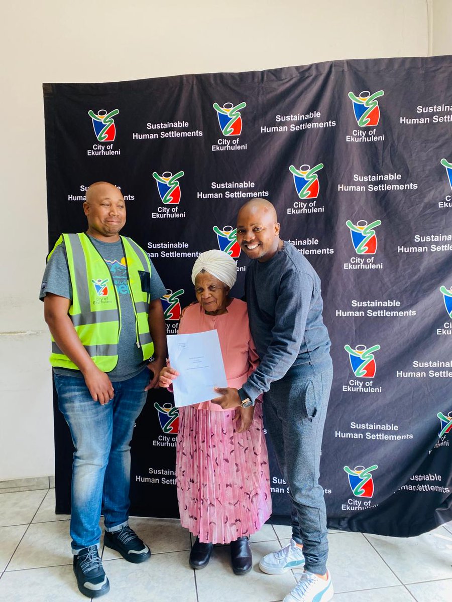 ANC_EKU_OFFICIA's tweet photo. 📍 Vosloorus CCC - Title Deeds Distribution 

Earlier today, residents of Ward 44 and Ward 64 proudly received their title deeds, marking a new chapter of dignity, security, and ownership.  

#RestoringDignity #TitleDeeds #Ward44 #Ward64 #Vosloorus https://t.co/26emfFmySX